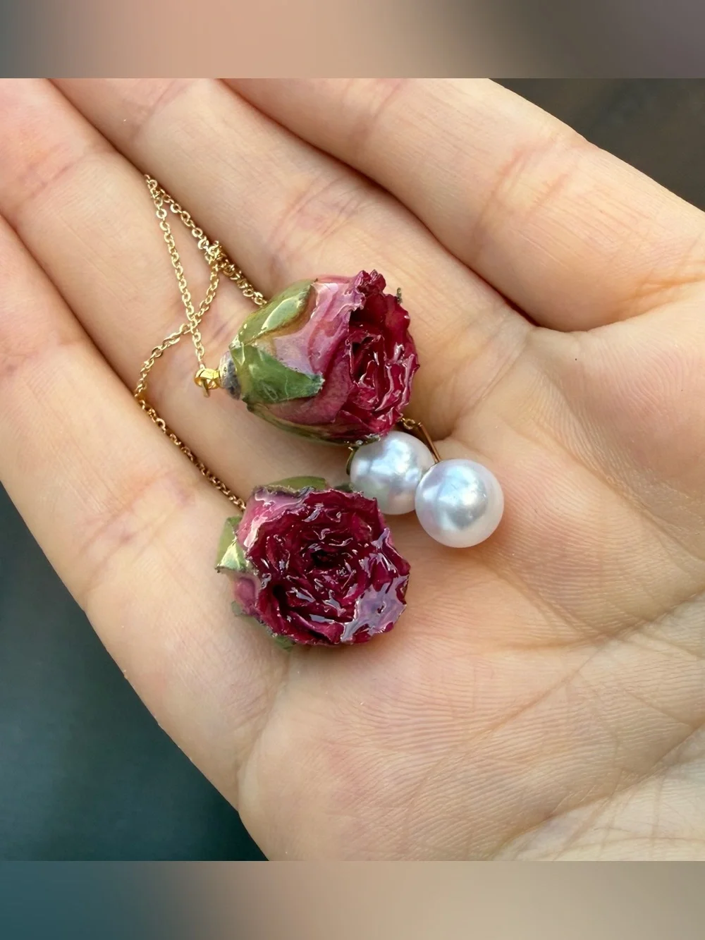 Gold tone Red Rose earrings - Picture 6 of 7